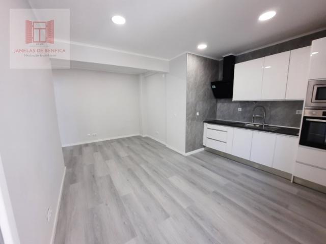 T1 remodelado c/ Cozinha Equipada Centro Amadora