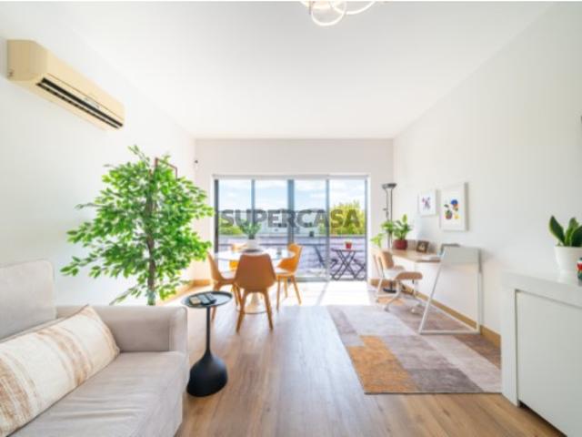 T1 Remodelado com Varanda e Vista para Zona Verde no Palmela Village