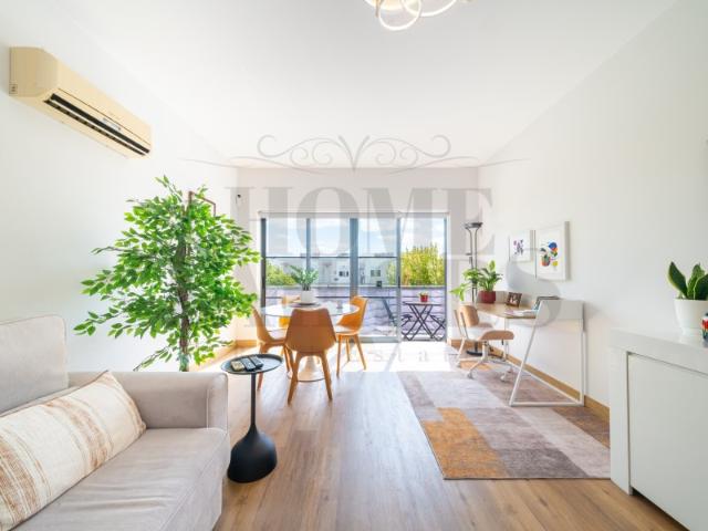 T1 Remodelado com Varanda e Vista para Zona Verde no Palmela Village