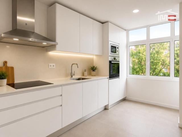 T1 Remodelado com Quintal no Alto do Seixalinho | Excelente Localização e Luz Natural