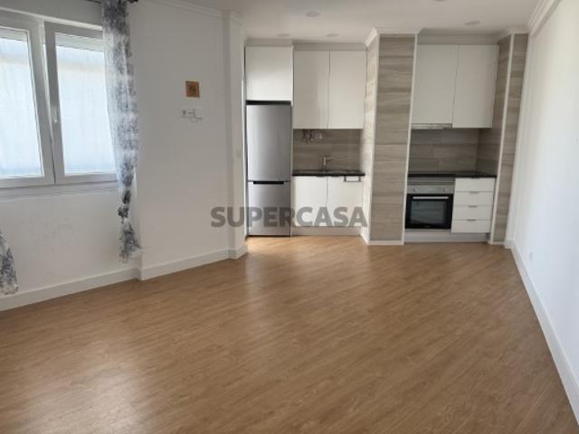 T1 Remodelado e equipado com eletrodomésticos