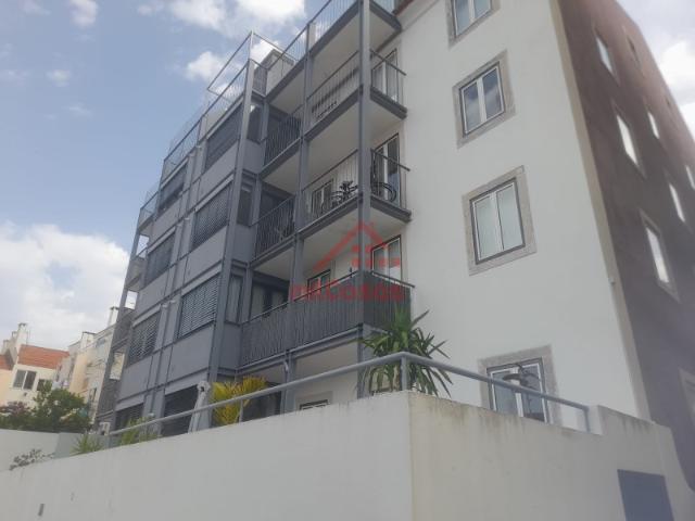 T1 REMODELADO E EQUIPADO COM GARAGEM EM BELÉM