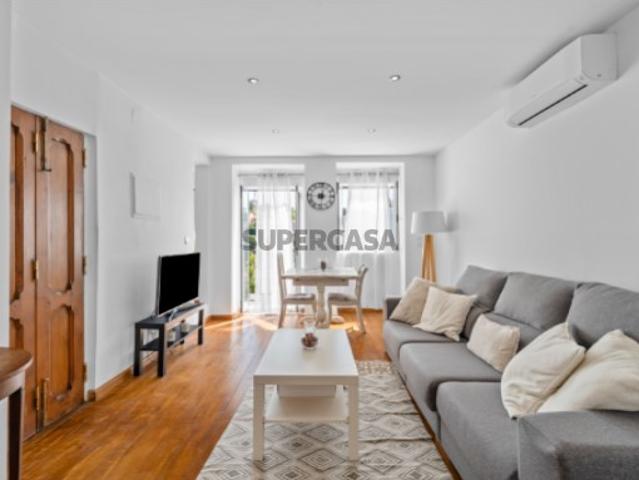T1 Renovado com Charme em Alcântara | Luz Natural | Junto à LX Factory!
