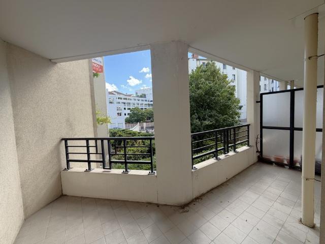 T1 RUE DU PERE CHEVRIER QUARTIER SAINT LOUIS