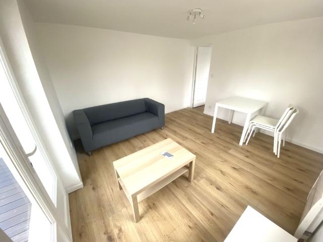 T1BIS MEUBLE AVEC TERRASSE ET COUR
