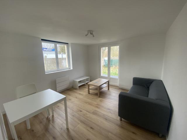 T1BIS MEUBLE AVEC TERRASSE ET COUR