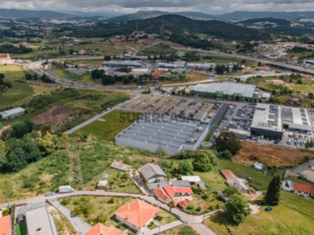T2+1 com Terreno de 600m² para Construção de 2 Moradias
