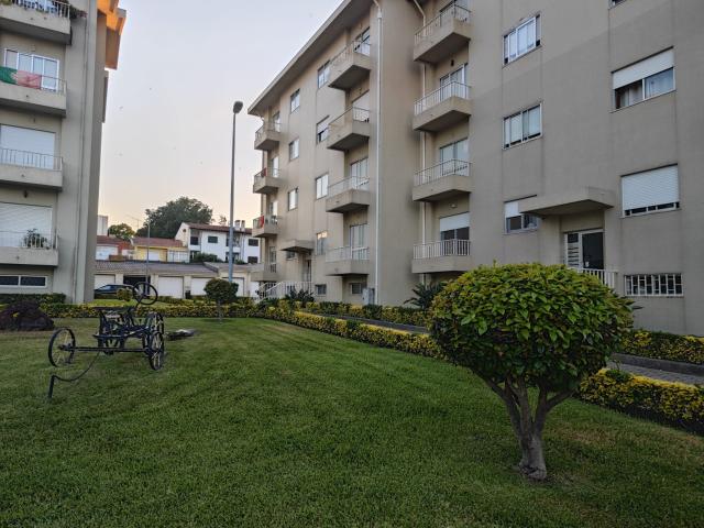 T2+1 de 2 frentes, c/ varandas, despensa, arrumos e garagem, na cidade da Maia