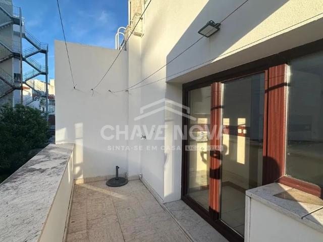 T2+1 Duplex com Terraço de 23m² na Estrela – Lisboa