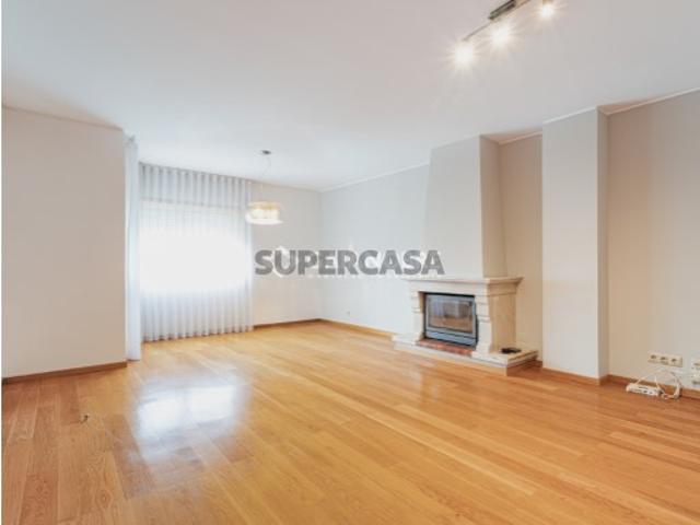 T2+1 em Santa Marinha