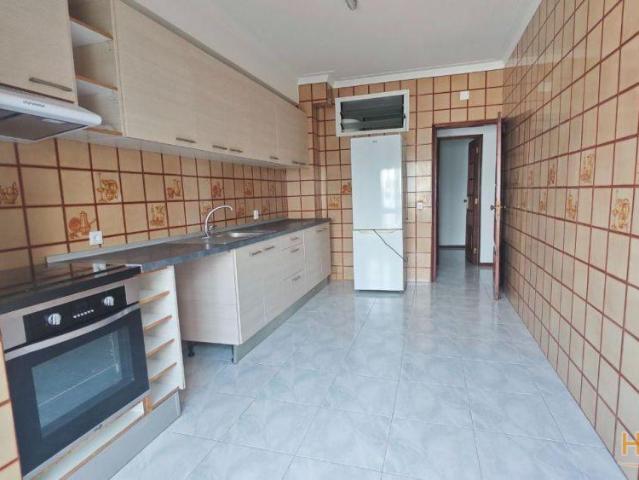 T2+1 / Equipado/ Lugar Garagem / Av. Republica / Centro / Gaia | 26084100125