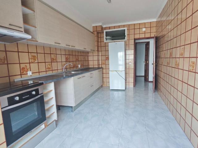 T2+1 / Equipado/ Lugar Garagem / Av. Republica / Centro / Gaia