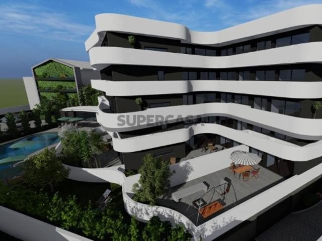 T2+1 Novo, em condomínio fechado, c/ Piscina, jardim e churrasqueira