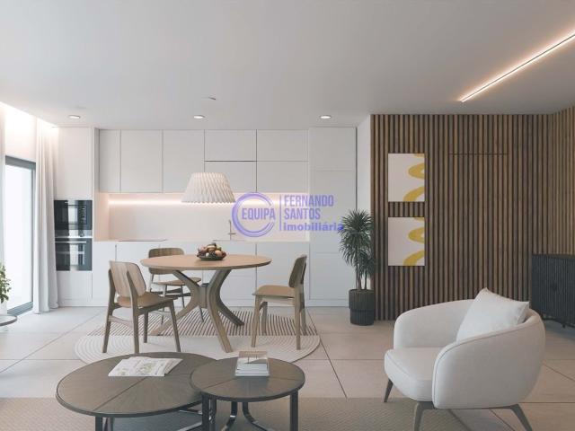 Apartamento em construção com excelente localização a 250 m da praia Silves