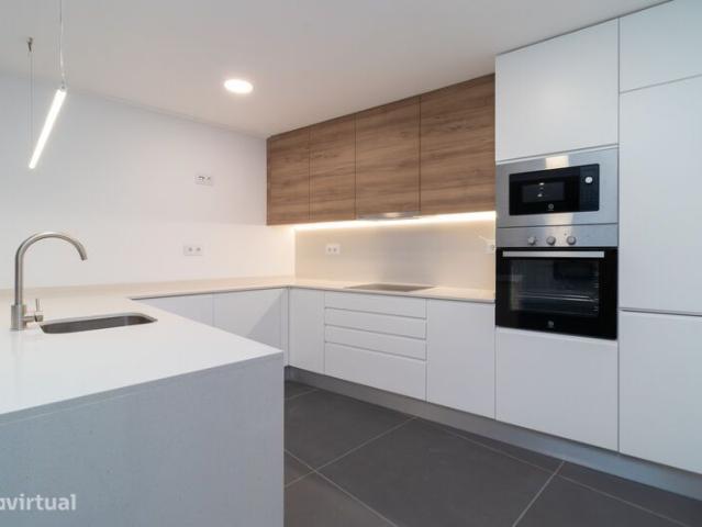 T2+1 Totalmente Remodelado junto ao LIDL LUSO