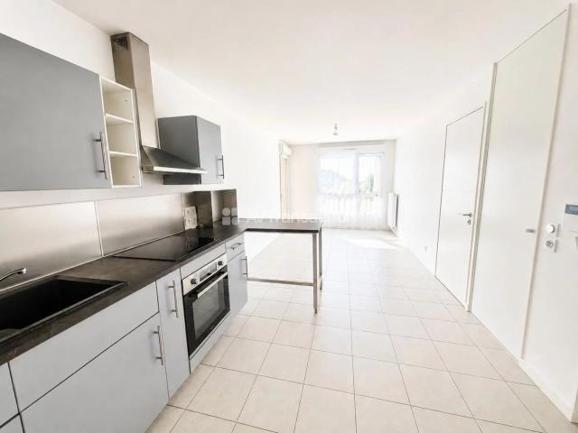 T2 43m² CONSTRUCTION RECENTE BALCON GARAGE