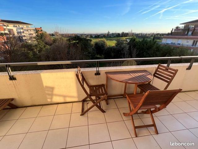 T2 42 m² VUE GOLF SEILH AVEC PARKING EN SOUS SOL ET CELLIER