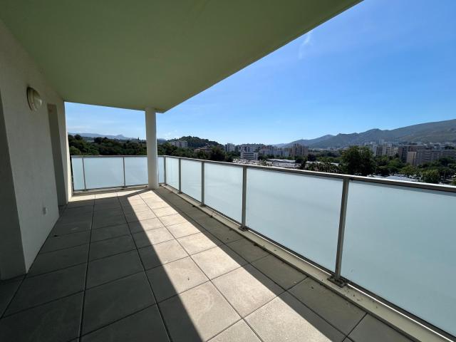T2 45 m2, terrasse, box fermé
