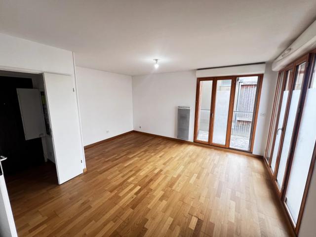 T2 49M2 HYPERCENTRE PARKING + BALCON