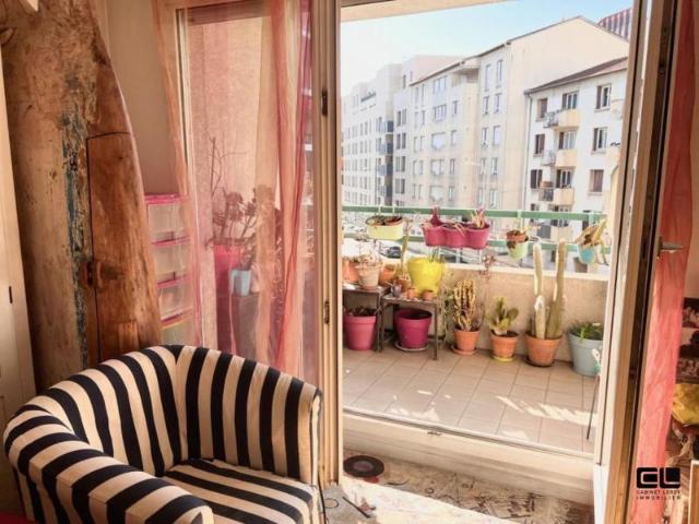 T2 52M² AVEC BALCON AVENUE LACASSAGNE proche place sainte Anne