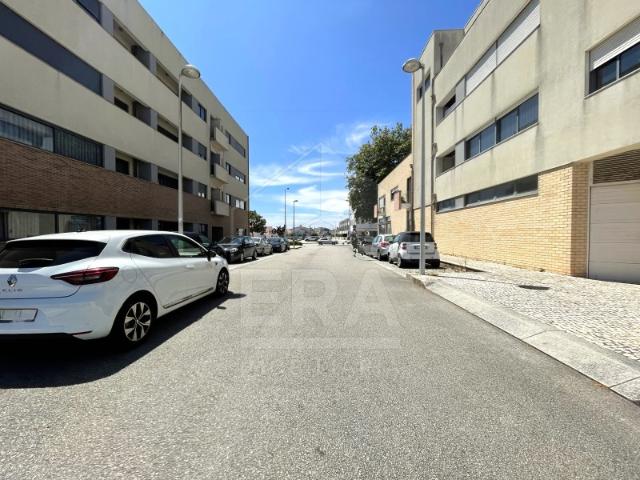 T2 1º Andar com Varanda no Centro