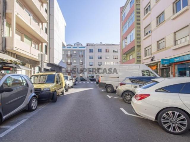 T2 +1 Excelente localização em Campo de Ourique