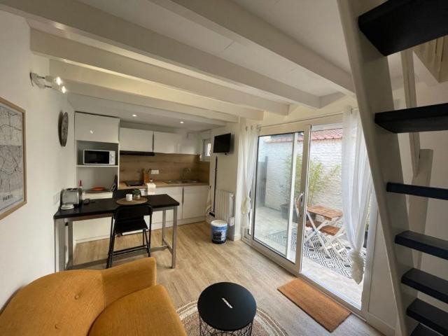 T2 22,40m2 DUPLEX MEUBLE, Rue Charles de Muyssaert réf G414 18