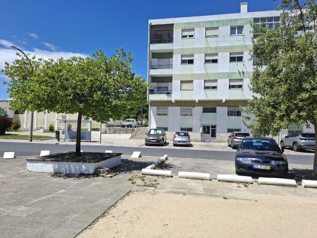 T2, 2º andar com excelentes áreas, no Vale da Amoreira