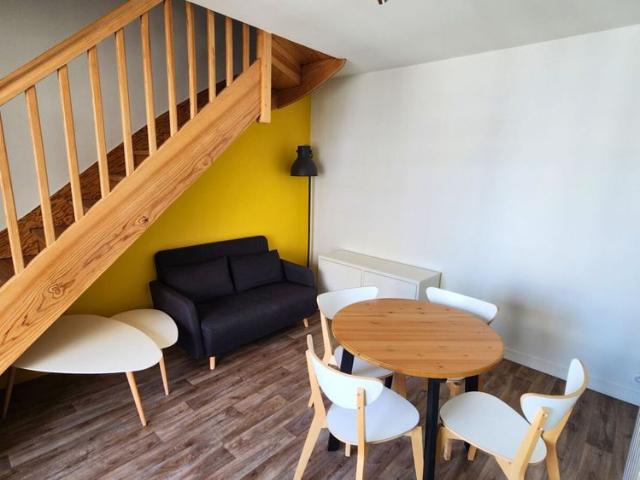 T2 32m² meublé Île de Nantes Location Appartement nantes: 31.9 m2