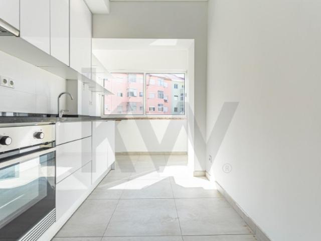 T2 Totalmente Remodelado | 2 Varandas | Excelente Localização em Setúbal