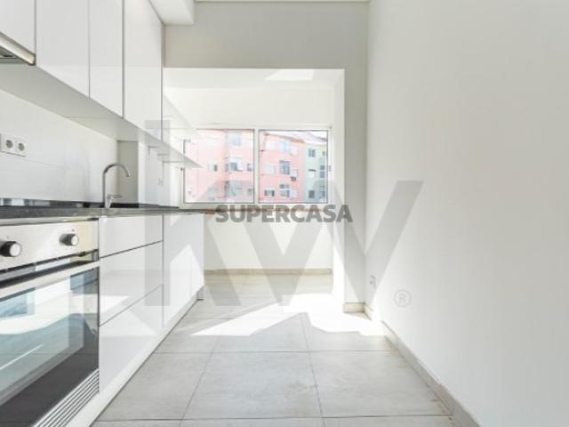 T2 Totalmente Remodelado | 2 Varandas | Excelente Localização em Setúbal