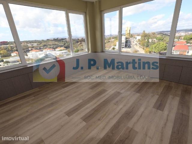 T2 TOTALMENTE REMODELADO COM FANTSTICA VISTA, Caparica