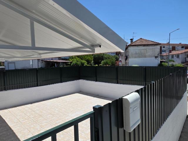 T2 Totalmente Remodelado com Grande Terraço na Pontinha/Odivelas