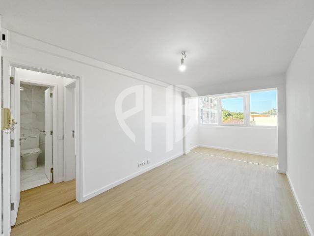 T2 Totalmente Remodelado com Vista Mar e Castelo | Santana. 60m² Sesimbra Castelo