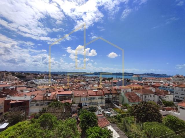 T2 Totalmente Remodelado com Vista Rio Avenida da República, Algés