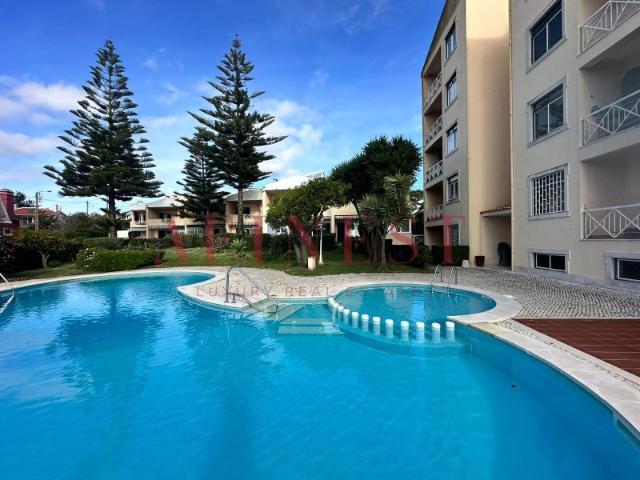 T2 TOTALMENTE REMODELADO | CONDOMÍNIO COM PISCINA | MONTE DO ESTORIL