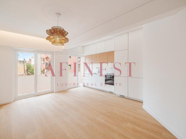 T2 Totalmente Remodelado | Graça | 70m² | Nascente/Poente |. 65m² São Vicente