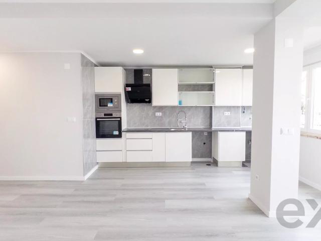 T2 Totalmente Remodelado em Oeiras 86m² | Cozinha Equipada | 2 WC
