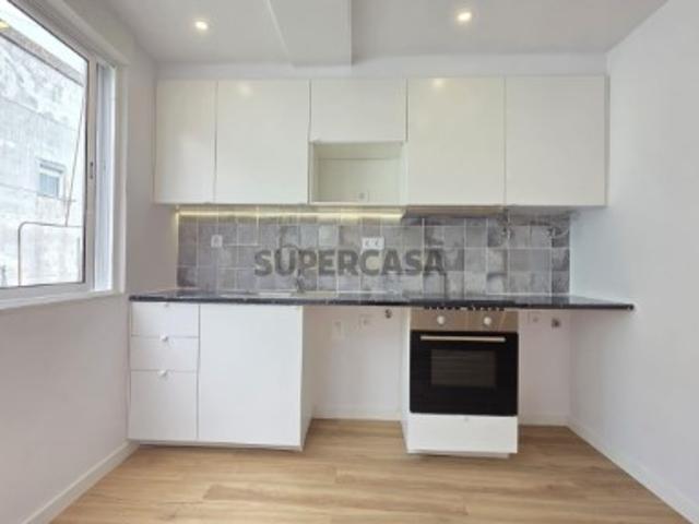 T2 Totalmente Remodelado em Queluz Pronto a Habitar