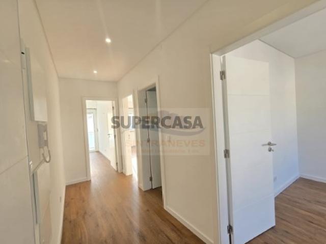 T2 totalmente remodelado na Damaia de Cima