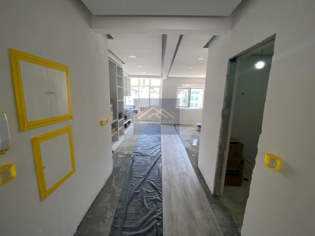 T2 Totalmente Renovado com 2 Varandas e 75 m² de Área Bruta na Amora