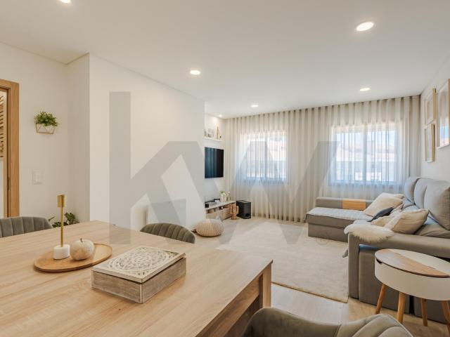 T2 Totalmente Renovado com Garagem e Arrumo | Conforto Moderno às Portas de Aveiro
