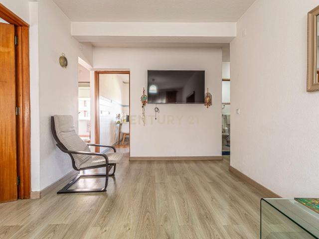 T2 Totalmente Renovado | 101 m² | Praça de Portugal | Pronto a Habitar