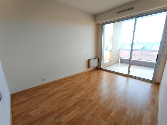 T2 traversant 50 m2 Ascenseur Garage individuel 2 extérieurs