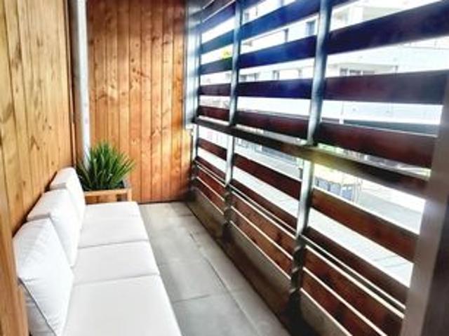 T2 vendu libre, balcon, parking proche tram