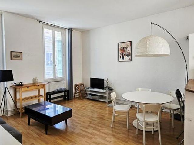 T2, vendu libre de toute occupation, Chartrons, place Picard