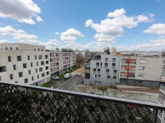 T2 VENDU LOUE avec terrasse et parking