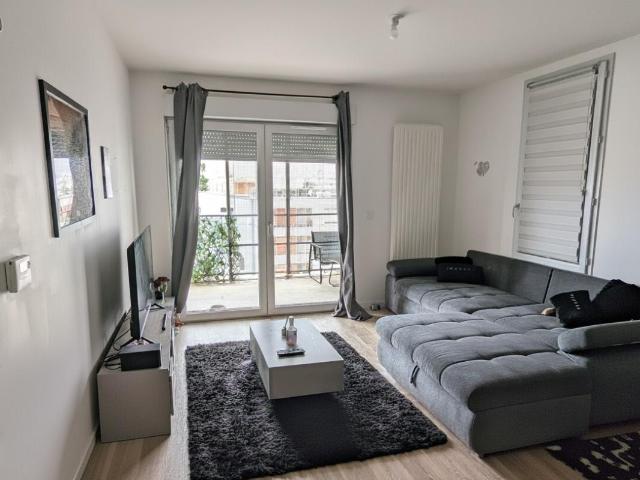 T2 VENDU LOUE avec terrasse et parking