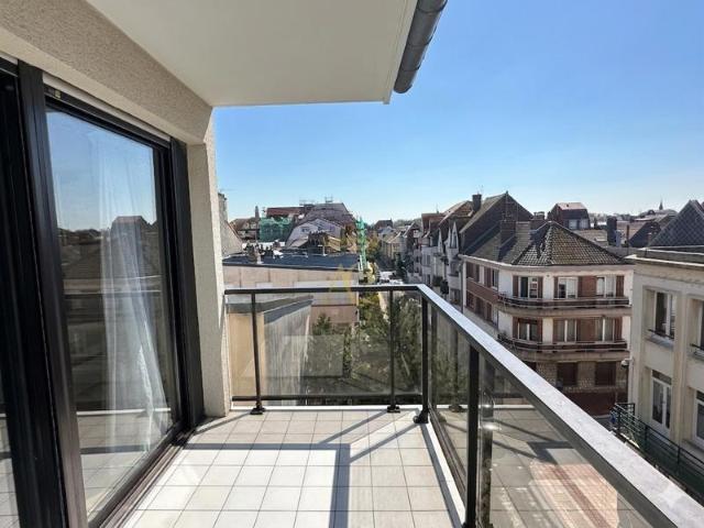 T2 VUE LATERALE MER & GRAND BALCON PLEIN SUD
