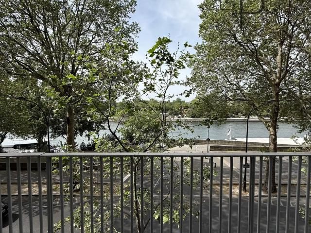 T2 Paris 4 53,4 m² – Balcon, vue Seine, parking